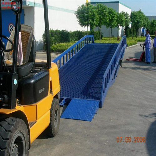 移動(dòng)式登車(chē)橋